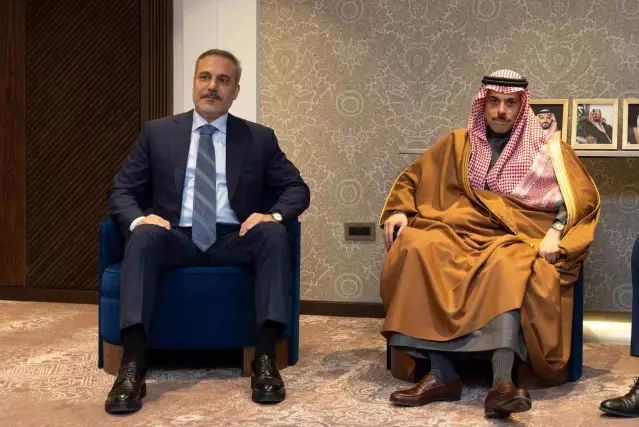 Hakan Fidan Riyad’da Katar ve Ürdün Dışişleri Bakanlarıyla Görüştü