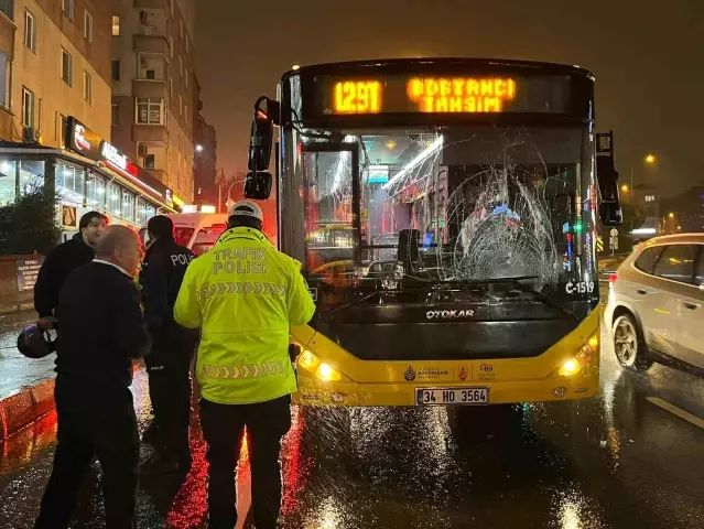 Üsküdar'da Kırmızı Işıkta Karşıdan Karşıya Geçen Yayaya İETT Otobüsü Çarptı