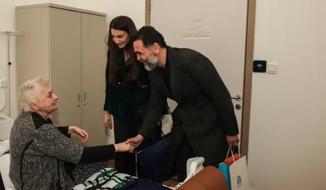 Ünlüler Darülaceze'de İftar Sofrasında Buluştu