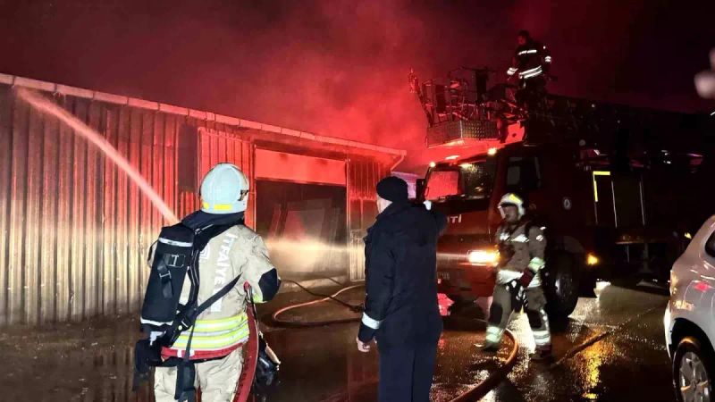 Edirne Sanayi Sitesi'nde Mobilya Atölyesinde Çıkan Yangın Kontrol Altına Alındı