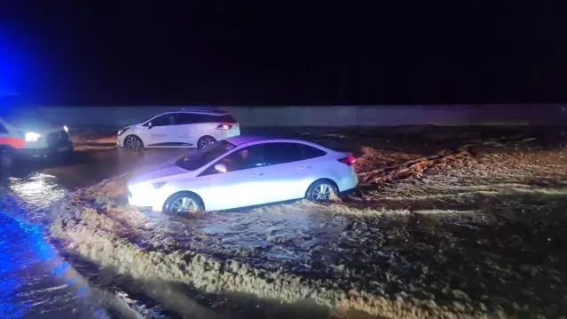 Ödemiş'te Şiddetli Yağış Yol Trafiğini Olumsuz Etkiledi