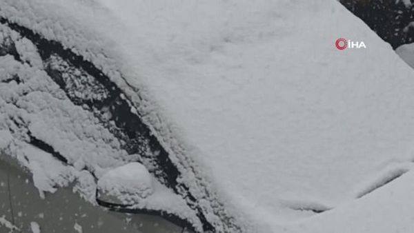 Bitlis'te Nisan Ayında Yoğun Kar Yağışı 84 Köy Yolunu Kapattı