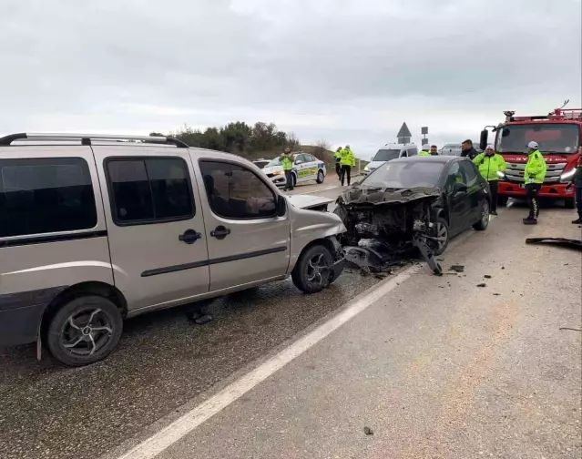 Eğirdir'de Zincirleme Trafik Kazasında 8 Kişi Yaralandı
