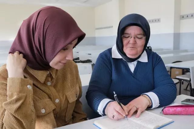 Kayserili Hanife Karasungur 41 Yıl Sonra Üniversite Yolunda