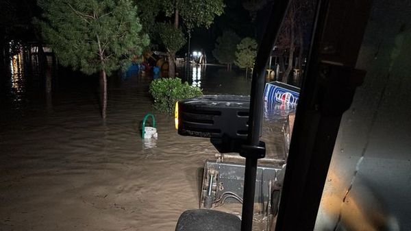 Kadirli'de Sel Sularında Mahsur Kalan İki Kişi İçin Kurtarma Çalışması Başlatıldı