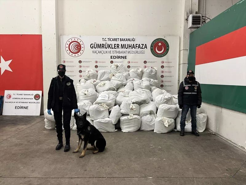 Kapıkule Sınır Kapısı’nda 914 Kilo Esrar Yakalandı, 3 Kişi Tutuklandı
