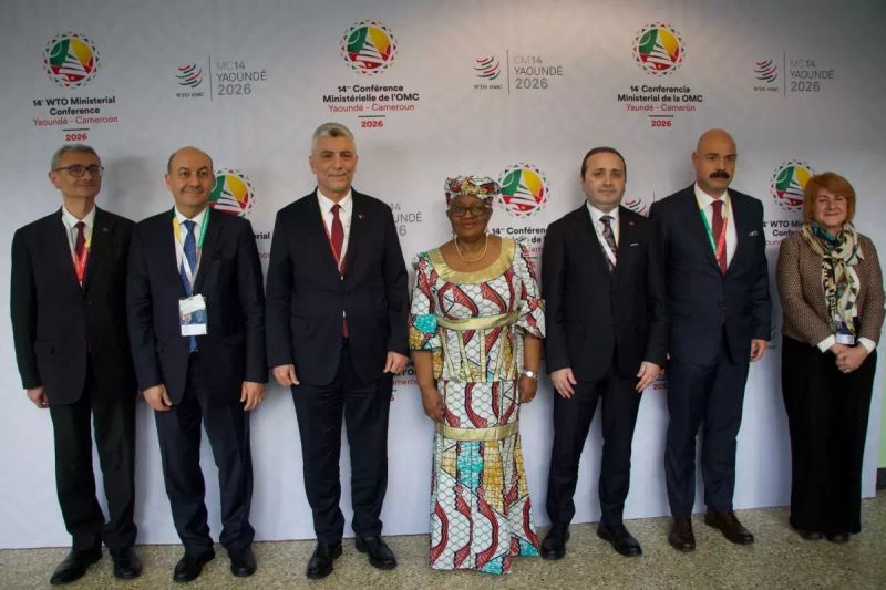 Ticaret Bakanı Ömer Bolat, Kamerun'da DTÖ Genel Direktörü Iweala ile Görüştü