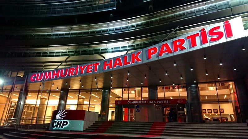CHP'de 30 Eski İlçe Başkanı Sessizce Partiden İhraç Edildi, Tepkiler Büyüyor
