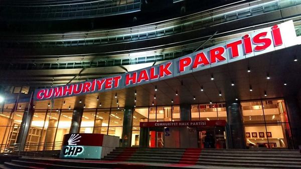 CHP'de 30 Eski İlçe Başkanı Sessizce Partiden İhraç Edildi, Tepkiler Büyüyor
