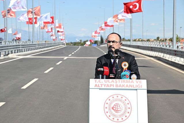 Antalya'da Altınkale Farklı Seviyeli Kavşağı Hizmete Açıldı