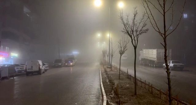 Besni'de Yoğun Sis ve Şiddetli Sağanak Yağış Etkili Oldu