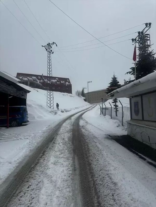 Bolu'nun Yüksek Kesimlerinde Kar Yağışı Devam Ediyor