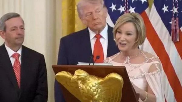 Beyaz Saray İnanç Ofisi Başkanı Paula White-Cain Trump'ı Hz. İsa'ya Benzetti