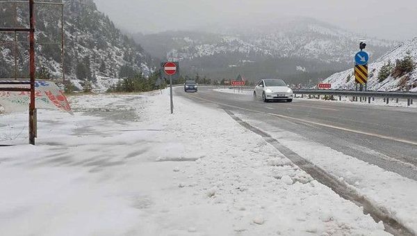 Konya-Antalya Yolunda Kar Sürprizi Sürücülere Zor Anlar Yaşattı