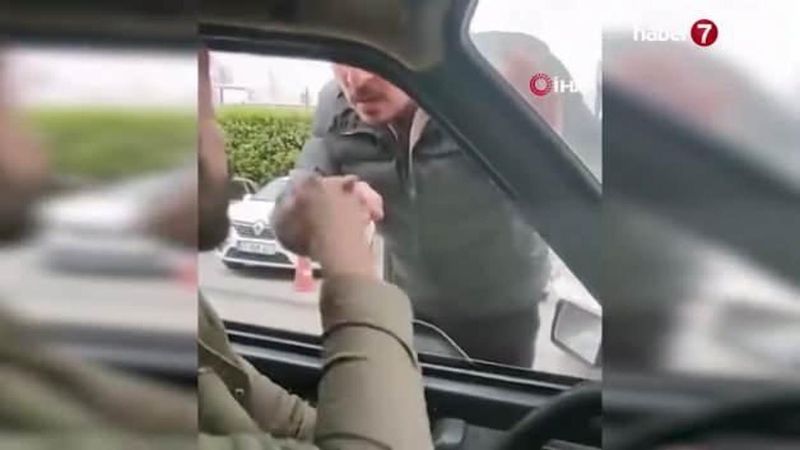 İzmir'de Trafik Tartışması Ailesinin Önünde Saldırıya Dönüştü