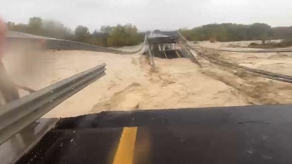 İtalya'da Yoğun Kar ve Sel Nedeniyle Altyapı Hasarı ve Halk Mahsur Kaldı