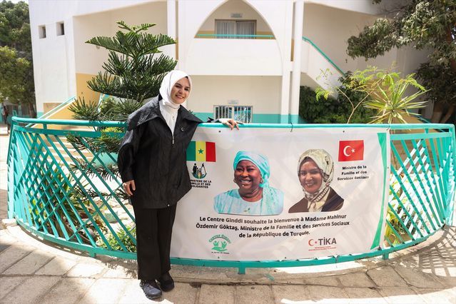 Bakan Göktaş, Senegal'deki Türkiye Destekli Sosyal Hizmet Merkezlerini İnceledi