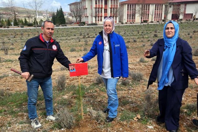 Kütahya'da Şehit İtfaiye Eri Ömer Türk Anısına Fidan Dikildi