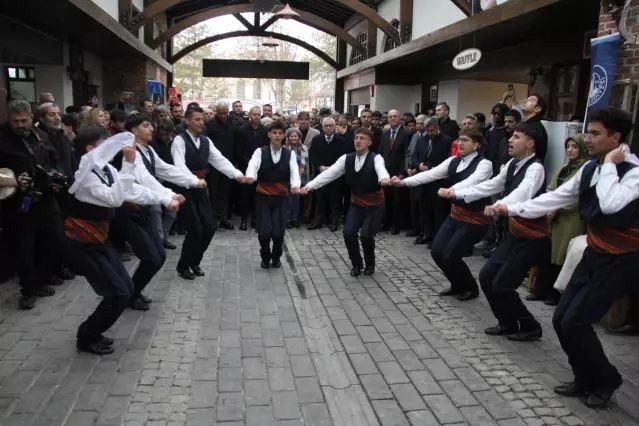 Sivas’ta Yağmur Altında Nevruz Bayramı Coşkuyla Kutlandı