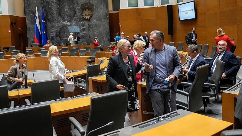 Slovenya'da Tartışmalı Seçimlerin Ardından Yeni Parlamento 10 Nisan'da Toplanacak
