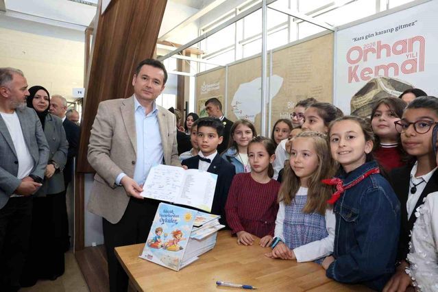 Başkan Erkan Aydın Bursa 23. Kitap Fuarı'nda Çocuk Yazarlarla Buluştu