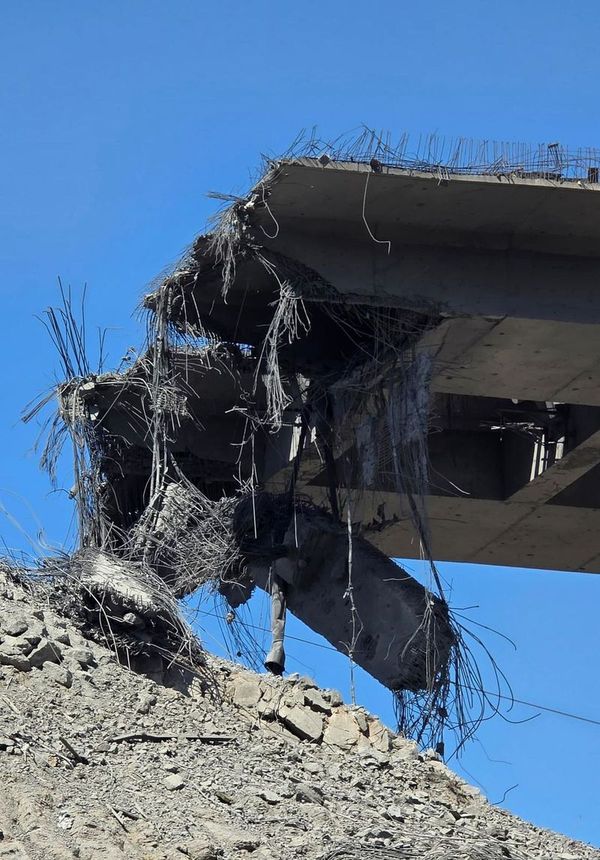 ABD-İsrail'in Kerec'teki B1 Köprüsü saldırısında ölü sayısı 13'e çıktı