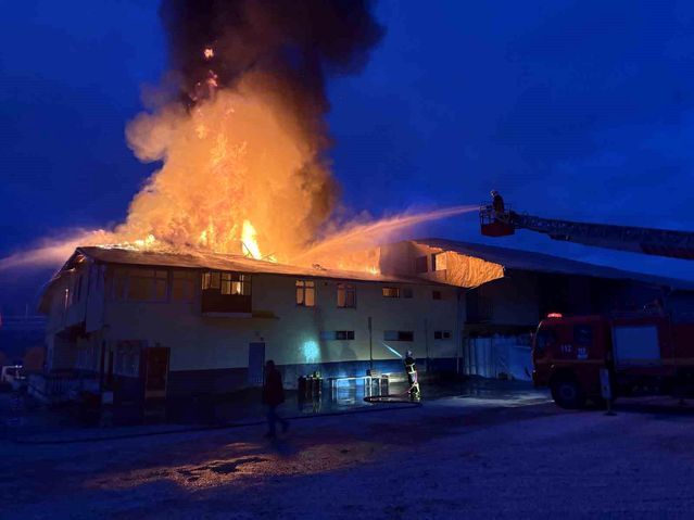 Tosya'da Tekstil Fabrikasında Yangın Çıktı