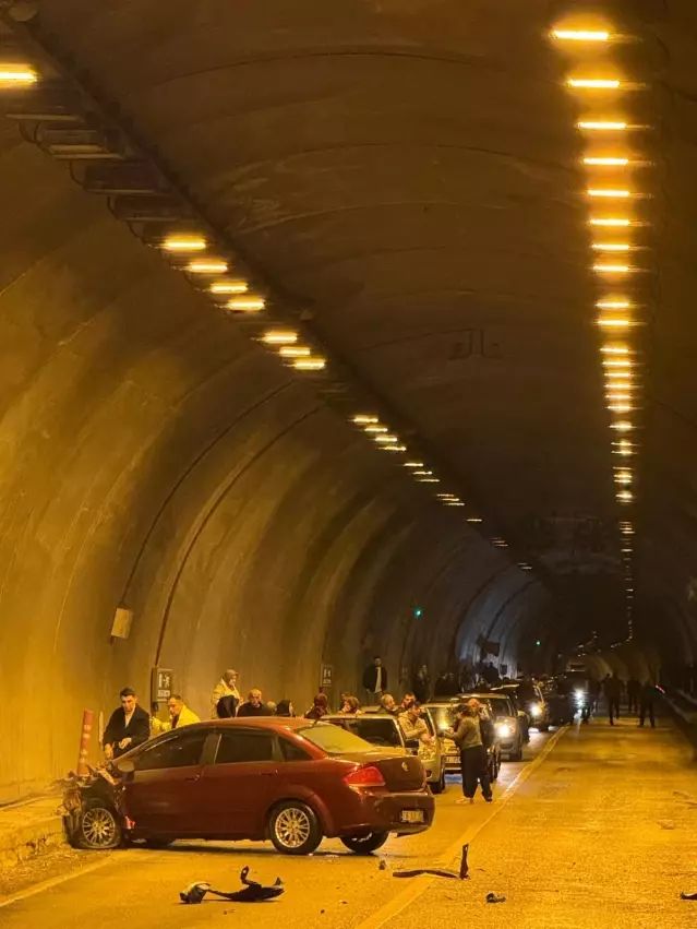 Yenice Suçatı Tünelinde Meydana Gelen Kazada 7 Kişi Yaralandı