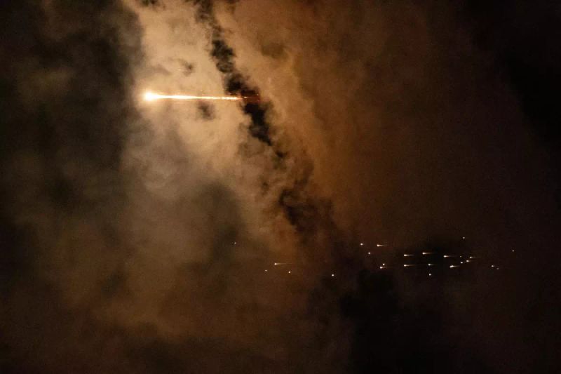 Husiler, İsrail'in Güneyindeki Askeri Hedeflere Balistik Füze Saldırısı Düzenledi