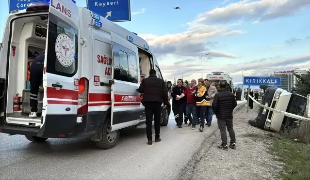 Kırıkkale’de Minibüs Kamyonla Çarpıştı, 5 Kişi Yaralandı