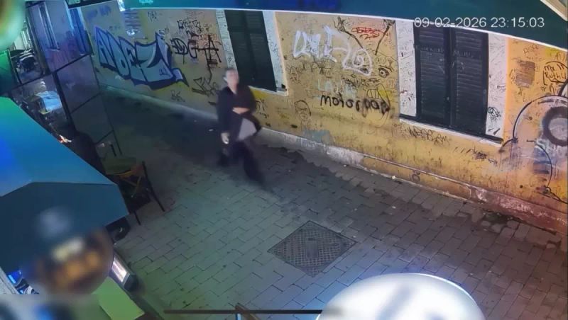 Beyoğlu'nda Kadın Turistin Düşürdüğü Paraları Esnaf Topladı, Teşekkür Etmedi