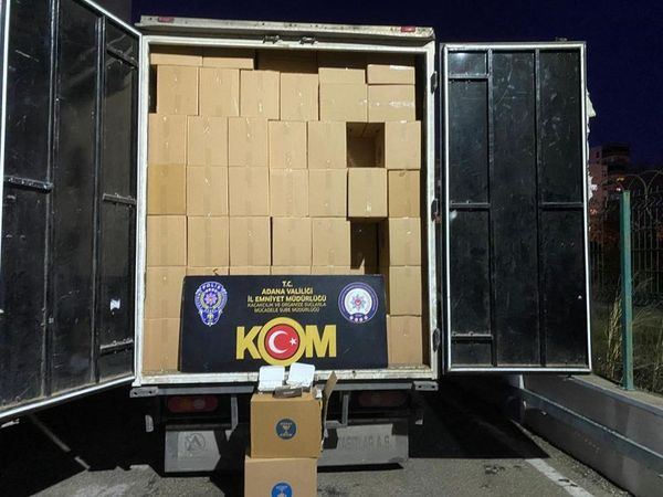 Adana’da Kamyonetten 4,5 Milyon Kaçak Makaron Ele Geçirildi