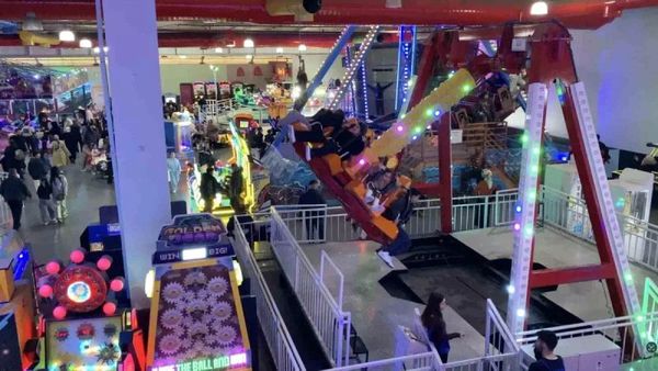 Bursa'da Bayramda AVM'lerde Yoğunluk Yaşandı