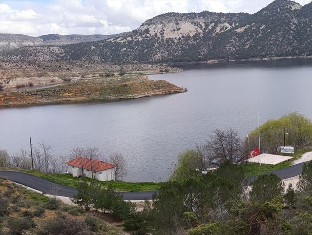 Sarıyar Mahallesi'nde Mesire Alanı Yolları Sıcak Asfaltla Yenilendi