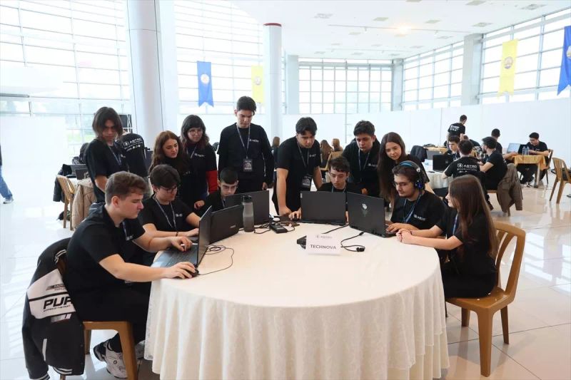 Edirne'de Başlayan Astro Hackathon'da Gençler Uzay ve Teknoloji Projelerini Sergiliyor