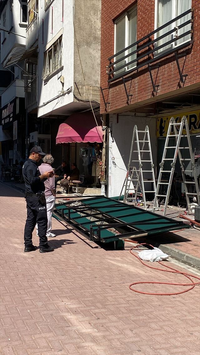 Nazilli'de Tabela Montajı Sırasında İşçi Demir Profilin Altında Kalarak Yaralandı