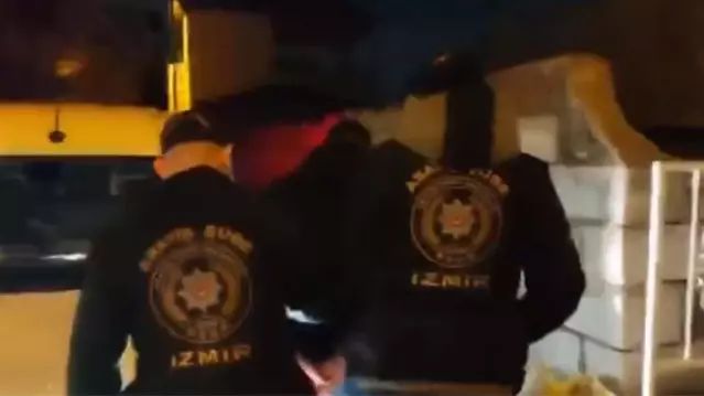 İzmir'de Ruhsatsız Silah ve Uyuşturucu Operasyonunda Bir Kişi Tutuklandı