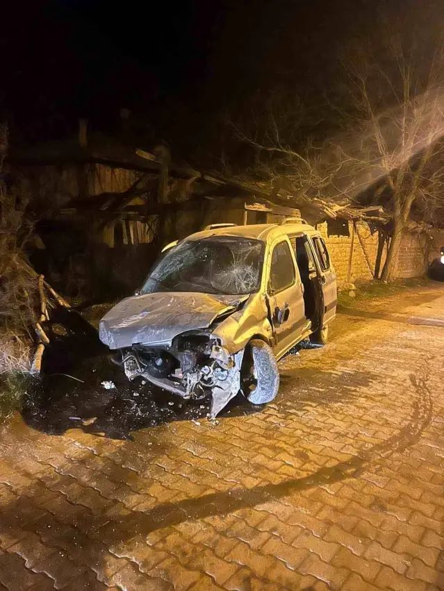 Taşköprü'de Hafif Ticari Araç Kaza Yaptı: 1 Kişi Yaralandı