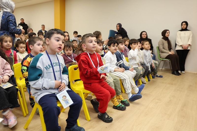 Gaziantep'te Deprem Temalı 'Yer Bir Şey Söylüyor' Çocuk Tiyatrosu Sahnelendi