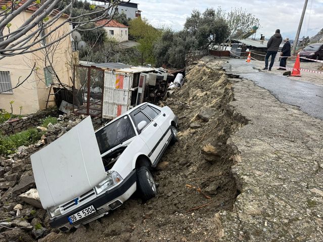 Söke'de Şiddetli Yağış Sonrası İstinat Duvarı Çökmesi ve Hasarlar