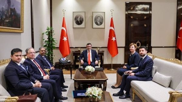 Cumhurbaşkanı Yardımcısı Yılmaz, D-8 Genel Sekreteri Mahmood'u Kabul Etti