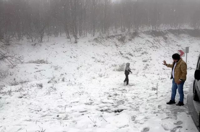 Ganos Dağı'nda Kar Yağışı ve Tatil Keyfi Sürüyor