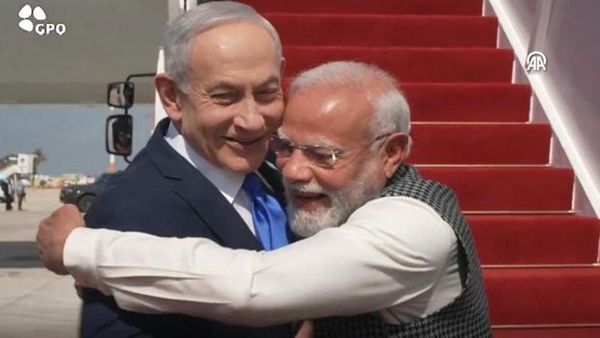 Netanyahu, Modi'yi İsrail'de Sıcak Bir Törenle Karşıladı
