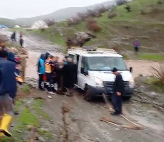 Siirt'te Sağanakta Mahsur Kalan Kadın Kalp Krizi Sonrası Hayatını Kaybetti