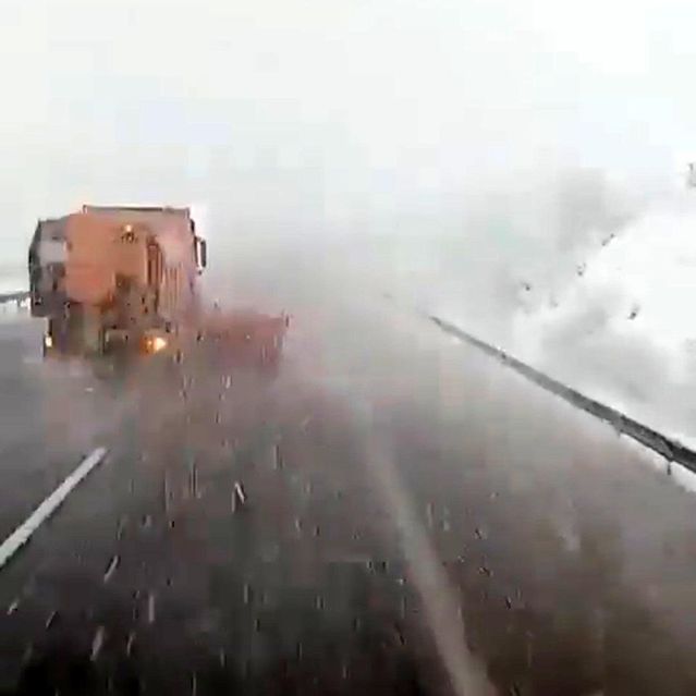 Bolu Dörtdivan'da Yoğun Kar Yağışı Görüş Mesafesini Azalttı