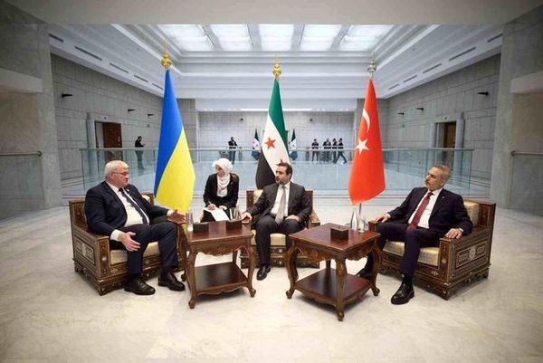 Hakan Fidan, Suriye'de Esad Hasan Şeybani ve Andrii Sybiha ile Üçlü Görüşme Yaptı