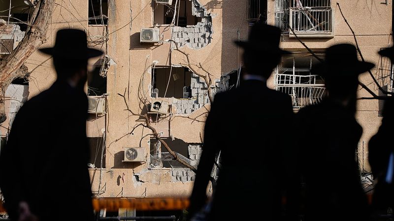 İran'ın Füze Saldırısı İsrail'in Güneyinde 160'tan Fazla Yaralıya Yol Açtı