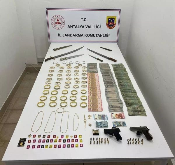 Antalya Kepez'de Sahte Altın Operasyonunda 2 Kişi Gözaltına Alındı