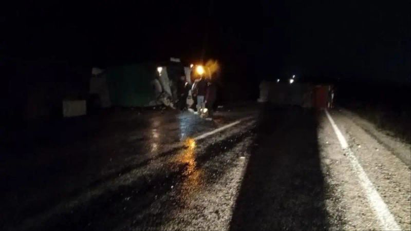 Çanakkale Bayramiç'te İtfaiye Aracı Yardım İçin Gittiği Tıra Çarptı: 2 Yaralı