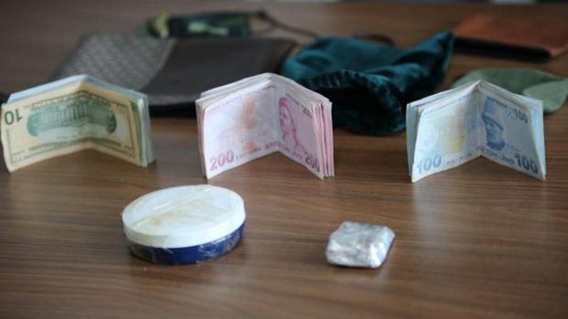 Otobüste Unutulan 600 Bin Liralık Altın Çanta Sahibine Teslim Edildi